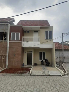 Rumah Dengan Lokasi sangat Strategis Harga Ter Murah 2 Lantai Lokasi D