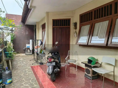 Rumah Dijual Hitung Tanah Strategis di Tomang, Jakarta Barat