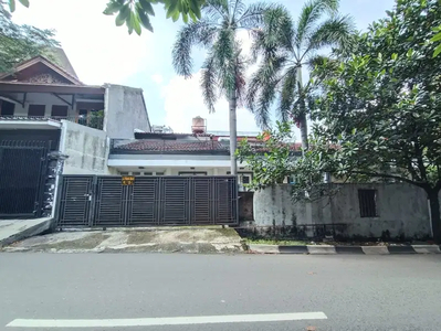 Rumah Hook di Jl Pinang Emas Jakarta Selatan