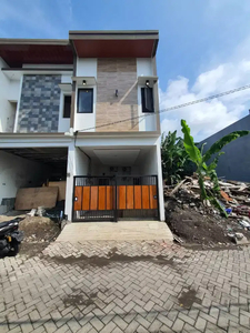 RUMAH KOST SIAP HUNI 2 LANTAI KEREN IDAMAN PERANTAU