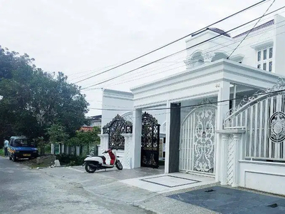 RUMAH MEWAH KAWASAN ELIT JL BERINGIN GAPERTA LAHANNYA LUAS DAN PUAS