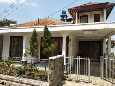 Rumah Posisi Hoek Dekat Kampus Maranatha Cocok Untuk Kost Atau Kantor