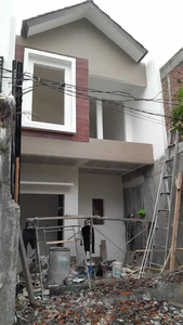 Rumah Primari Dua Lantai Karangasem Surabaya