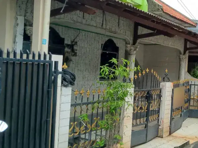 Rumah Pulogebang Cakung Dekat Masjid
