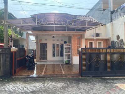 Rumah siap huni Hook di perumahan Cilangkap Indah Jakarta Timur