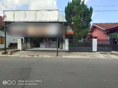 Rumah Toko Pinggir Jalan Dekat Kampus UNSUD AMIKOM