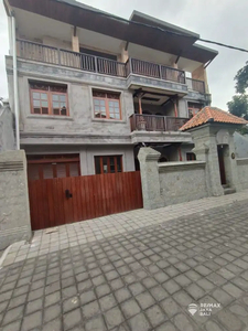 Rumah Baru 3 Lantai Disewakan, area Denpasar Selatan
