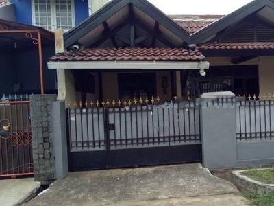 Rumah dijual segera di Kompleks Larangan Indah Ciledug Tangerang.