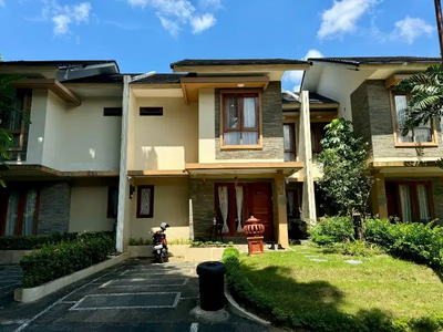 Dijual Cepat Rumah 2 Lantai di Villa Panbil, Muka Kuning