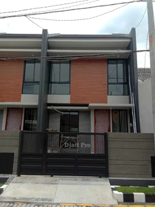 Ready Stok, Rumah 2 Lantai, Row Jalan 3,5 Mobil Di Mulyosari Prima