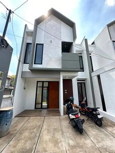 Rumah 2 lantai Model Skandinavian Lubang Buaya Jakarta Timur