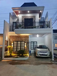 Rumah Megah dengan Fasilitas Super Lengkap di Cibubur