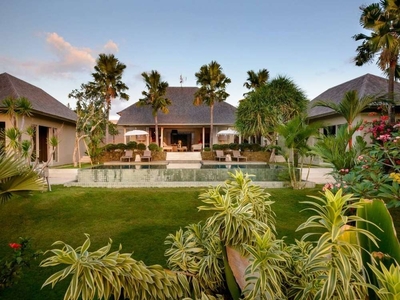 Disewakan Harian Villa Keluarga 4 Kamar di Canggu Bali - BVI37415 N