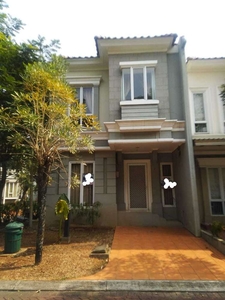 Disewakan rumah 2 lanatai semi furnish cluster elista gading serpong