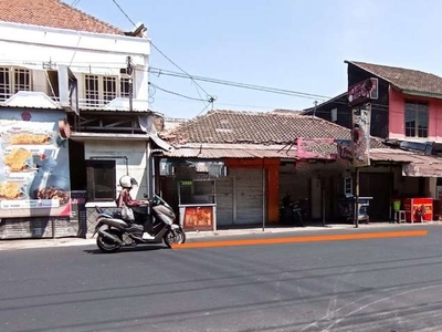 ruang usaha dan kos tepi jalan raya UMS di Gonilan Kartasura