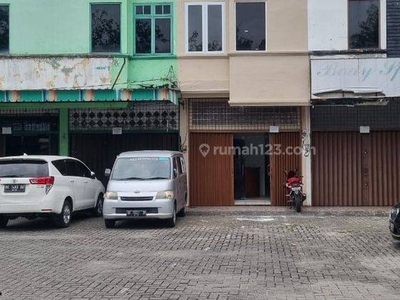 Ruko 3,5 lantai siap pakai dekat RSU Pirngadi Kota Medan