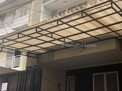 Rumah 3 Lantai Furnished di Sunter Paradise, Jakarta Utara