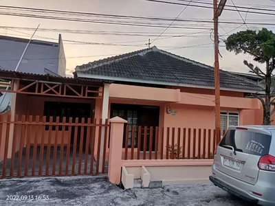 Rumah Bagus Cat Baru Strategis Disewakan