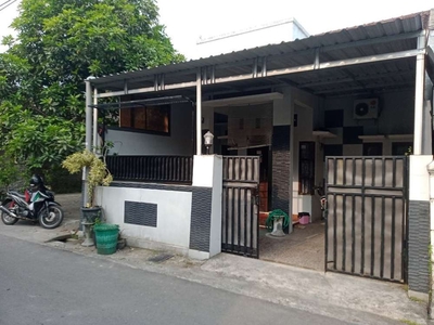 Rumah Bagus Second di Banjarsari Surakarta (YU-NS)