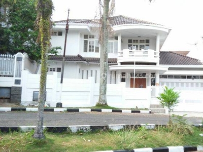 Rumah Full Furnished Luas & Nyaman di Sarijadi Bandung