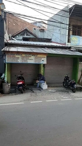 Rumah/Kios Dekat St. Kramat