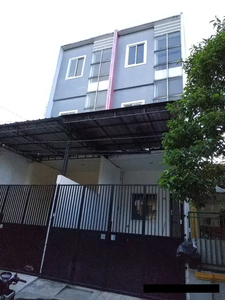 BEBAS BANJIR Rumah di Bojong Indah, tiga lantai