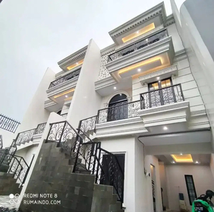 Di jual rumah 3 lantai di Pejaten Timur psr minggu jakarta selatan