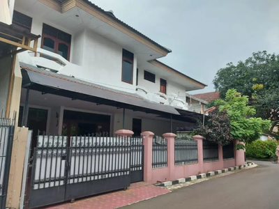Dijual Rumah Hook Besar Siap Huni di Buaran Jakarta Timur
