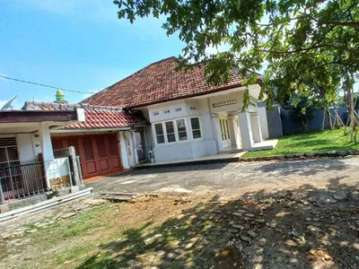 DIJUAL RUMAH LAMA SIAP HUNI HITUNG TANAH DI MENTENG JAKARTA PUSAT.