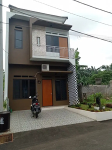 Rumah Cantik 2 lantai di Cilodong lokasi strategis!