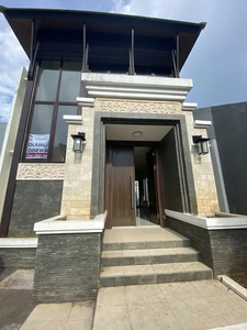 Rumah 2 Lantai Nuansa Bali Modern Semi Furnished SHM