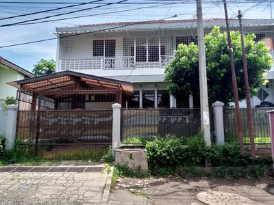 Rumah 2 lantai Tengah Kota Tubagus Ismail Coblong Bandung Tengah