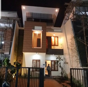 Rumah 2,5 lantai di komplek IPTN Cibubur