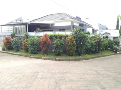 Rumah Hoek yang Asri di Setiabudi Regency Bandung