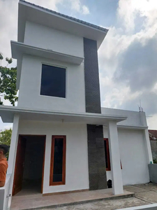 Rumah Villa Elite Desain 2Lantai Harga 1 Lantai dekat jalan Jogja-Solo