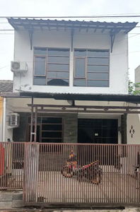 sewa/kontrak rumah strategis tengah kota furnished.