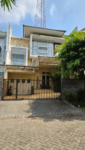 Cuma 4 M-an Rumah di Pakuwon Indah Split Level