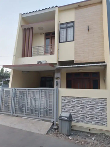 Di jual cepat rumah minimalis modern 2 lantai