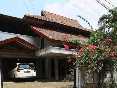 Dijual rumah dan usaha kost di Jakarta Barat, pinggir jalan