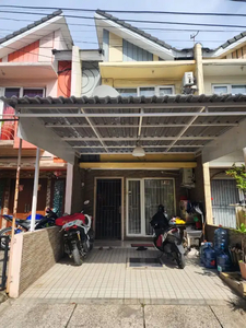 Dijual rumah di Golden Palm full furnished