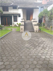 Dijual Rumah Tanah Luas Semi Furnished di Setiabudi Bandung Dekat PVJ