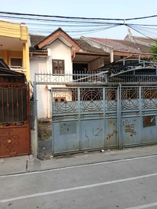 Dijual Rumah Tua di Taman Cosmos