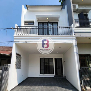 Rumah Baru Dijual di Graha Raya Bintaro Jaya Desain American Classic