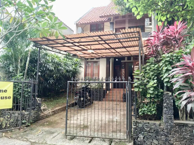 Rumah di Bintaro Jaya Sektor 9 Asri Posisi Dekat Taman