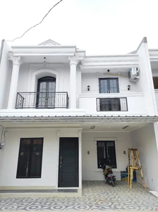 Rumah lantai 2 di pusat kota Depok dekat dengan KRL,tol,jalan besar