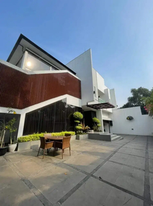 Rumah Mewah Modern Tropical Strategis di Tebet Jakarta Selatan