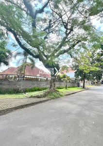 Rumah Mewah Klasik Strategis Dekat Jalan Kawi Tengah Kota Malang