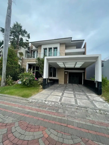 Rumah Virginia Regency Pakuwon City Bangunan 2,5 Lt Dekat Its