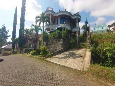 Villa di Panderman Hill Batu Desain Bangunan Lux Siap Huni