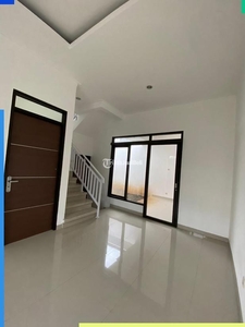 Dijual Rumah LT106 Lb80 2 Lantai 3Kt 2KM Lokasi Strategis - Bandung Kota
